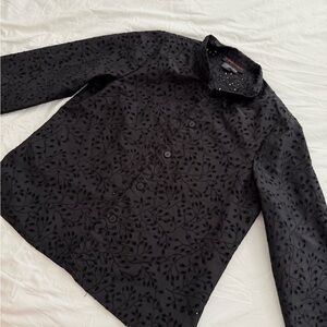 Sleek Black Blazer with Timeless Appeal